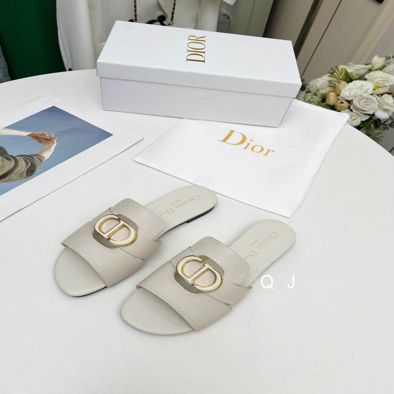 Classic Buckle Detail Comfort Slides