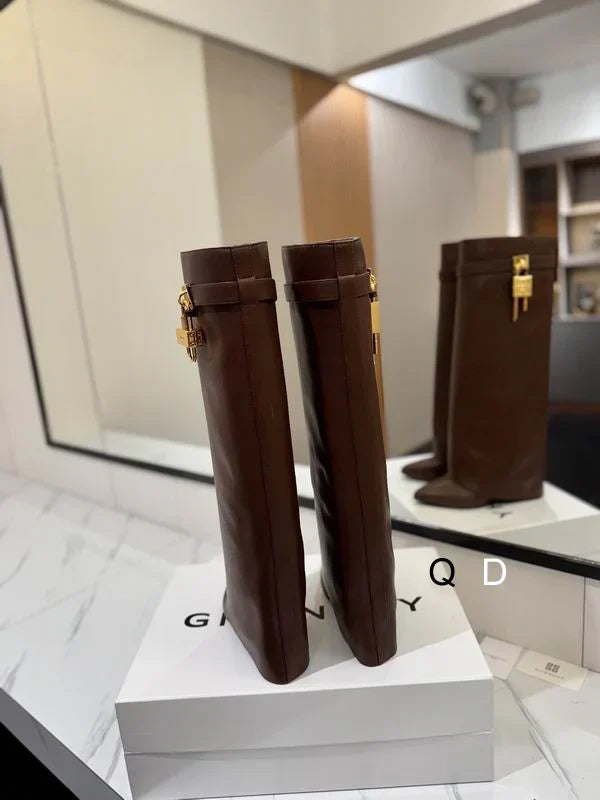 Leather Boots With Lock Detail