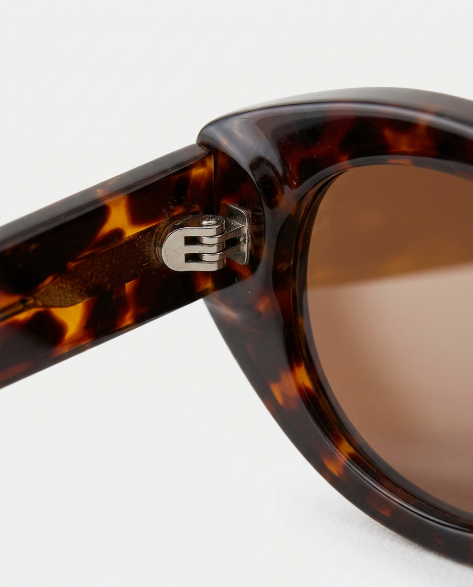 Gina | Oval Tort Sunglasses with Metal Hinges