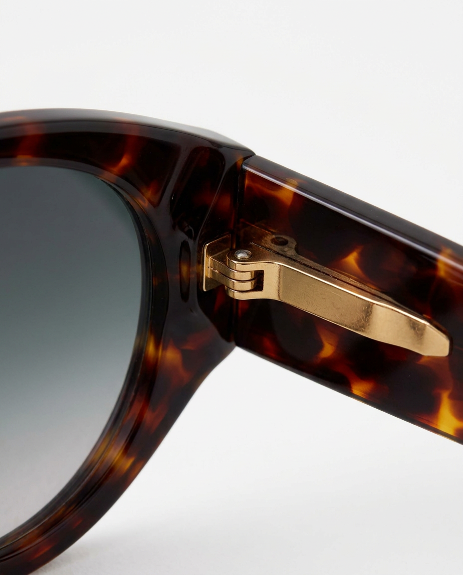 Lilian | Oversized Shield Sunglasses with Gradient Tinted Lenses