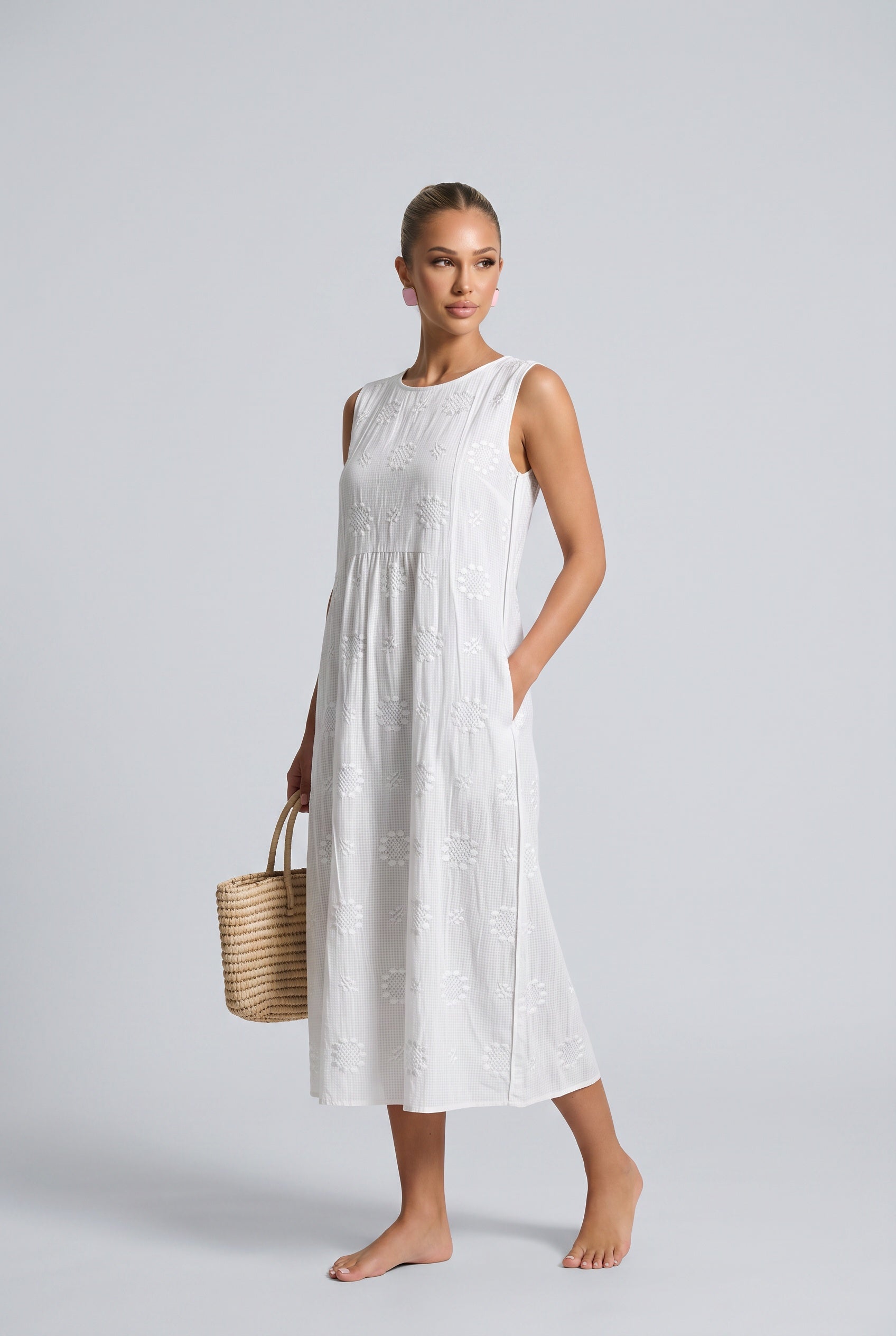 Pia | Sleeveless Round Neck Midi Dress