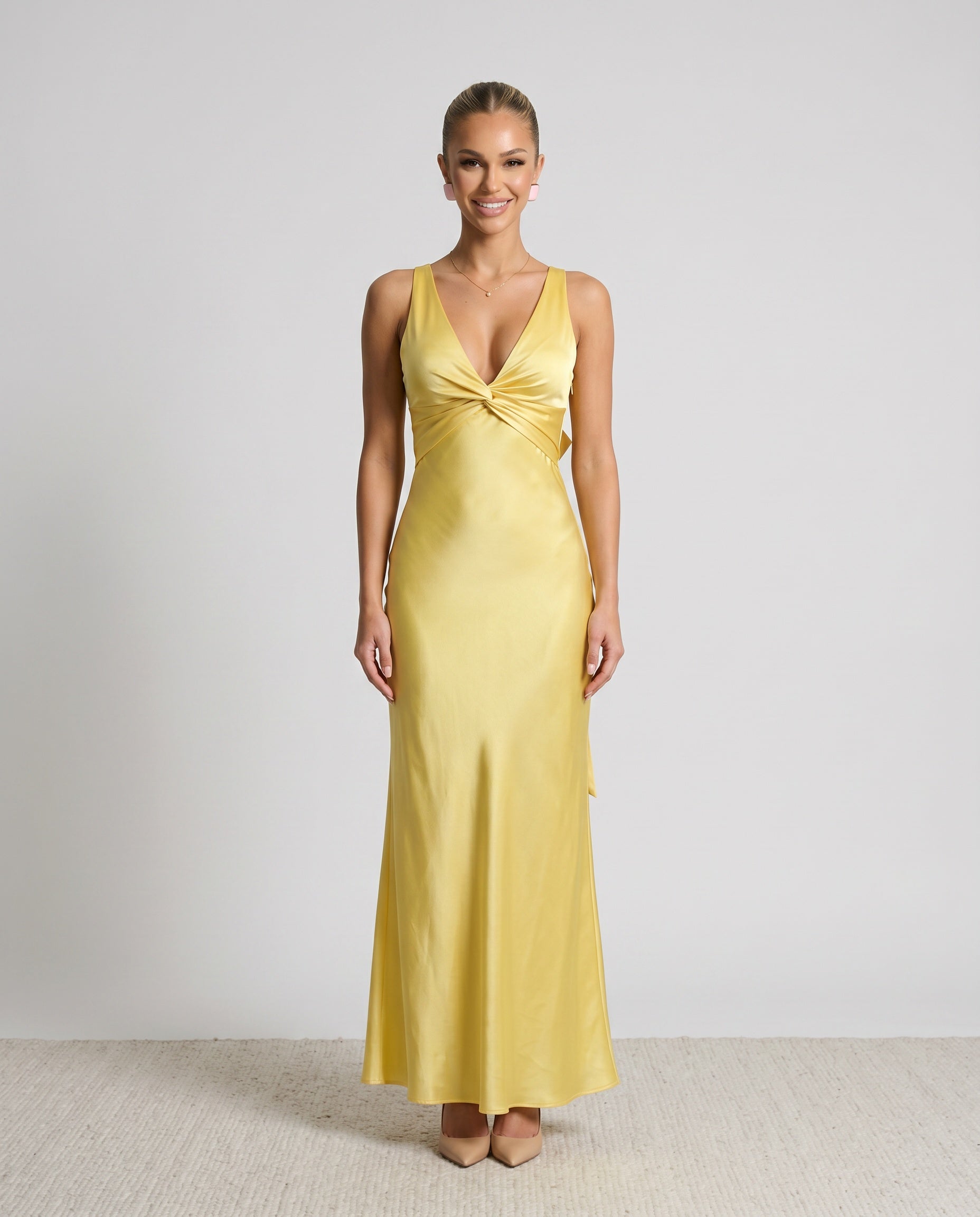 Vendula | Backless Bow Detail Maxi Dress