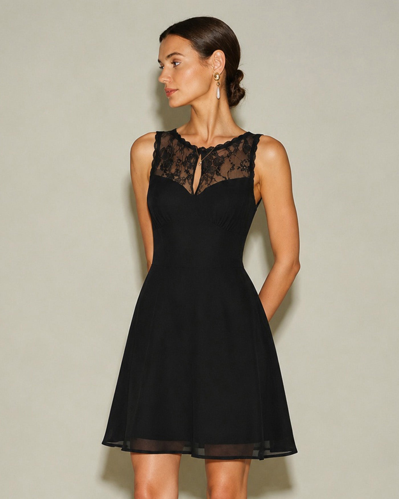 Sienna | Sleeveless Boat Neck Lace Mini Dress